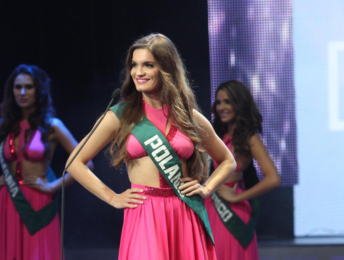 Konkurs na projekt strojów na Miss Earth 2015